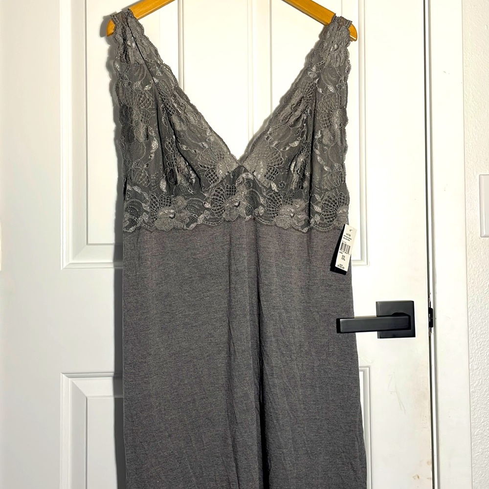 NATORI
ZEN FLORAL WITH LACE CHEMISE is brand new